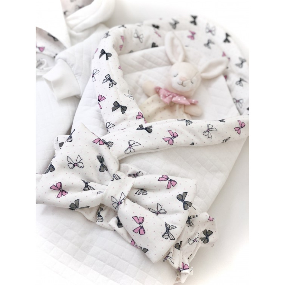 Демисезонный комплект на выписку для девочки "Бантики"