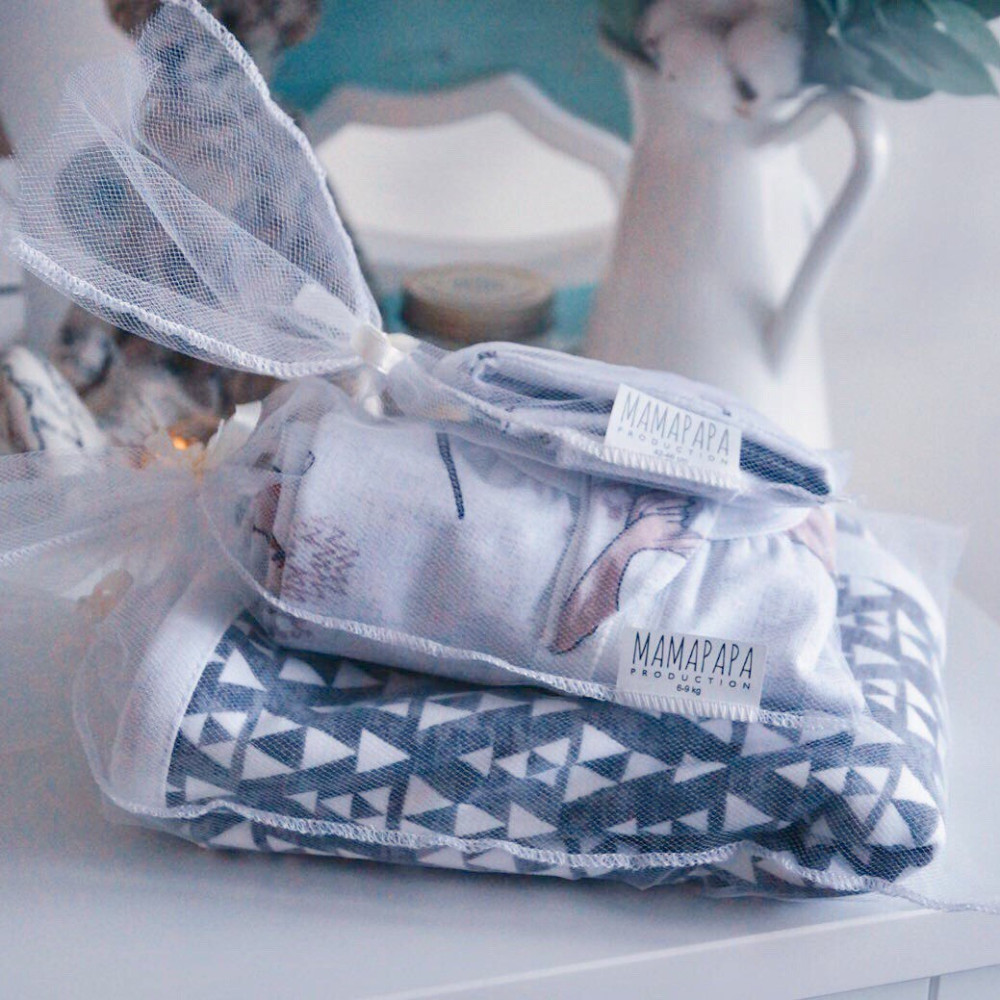 Пеленальный кокон и шапочка Mjölk Треугольники для девочки