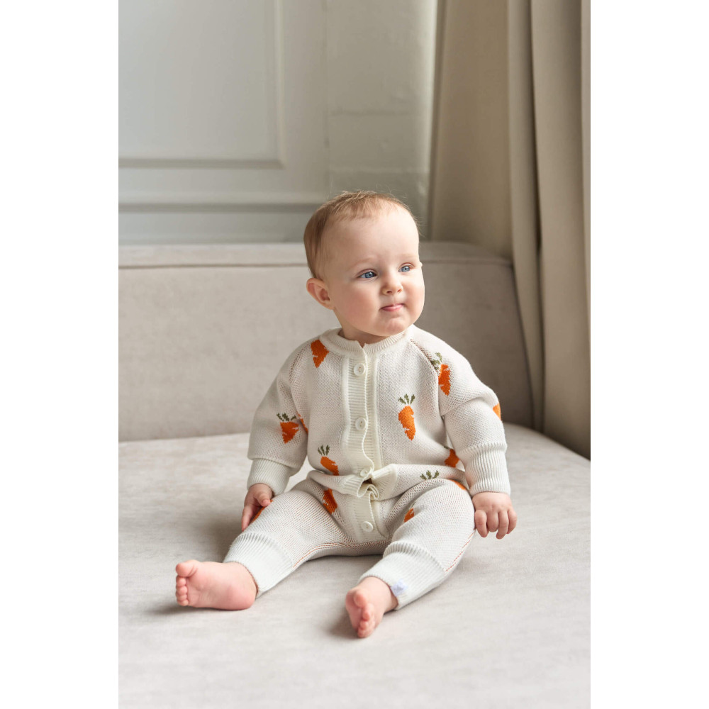 Вязаный комбинезон для малыша, Морковки
