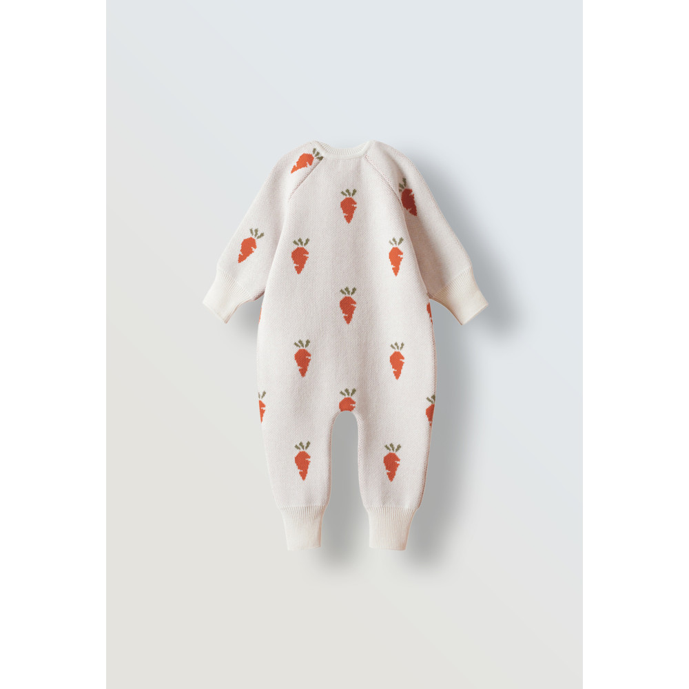 Вязаный комбинезон для малыша, Морковки