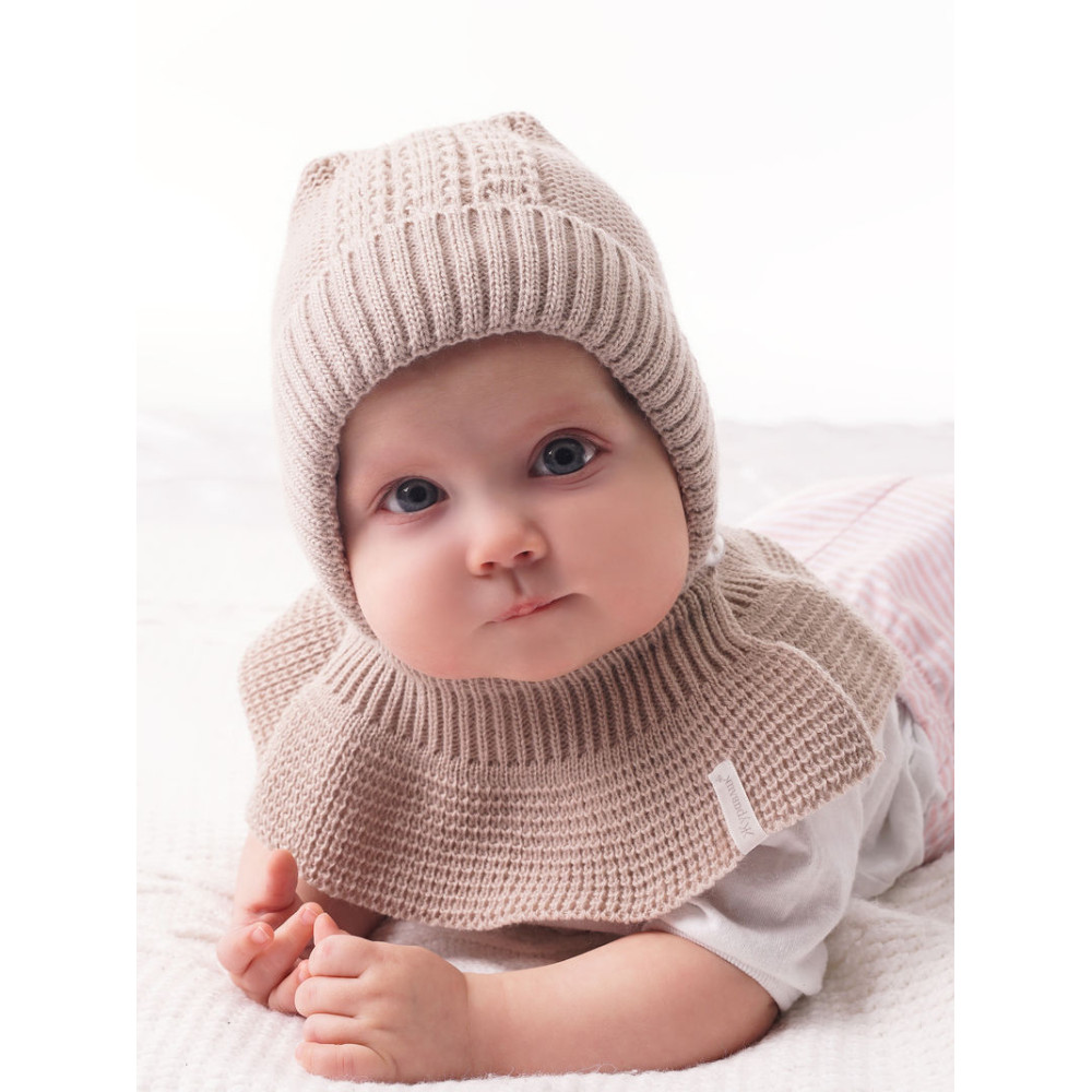 Демисезонная вязаная шапка с манишкой "Капор Душка", Светло-бежевый