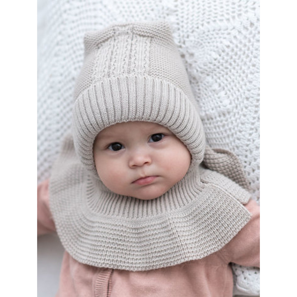 Демисезонная вязаная шапка с манишкой "Капор Душка", Светло-бежевый