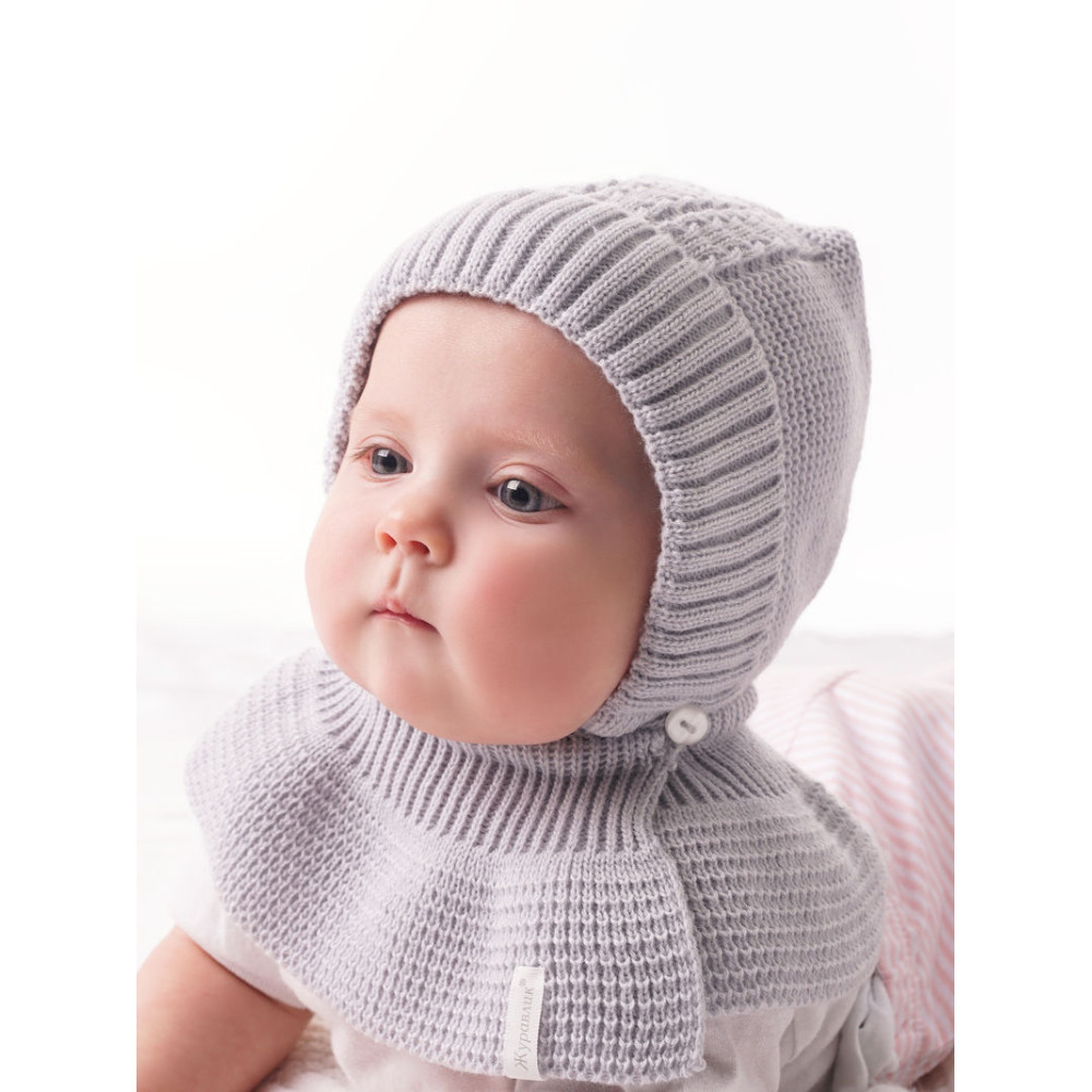 Демисезонная вязаная шапка с манишкой "Капор Душка", Светло-серый
