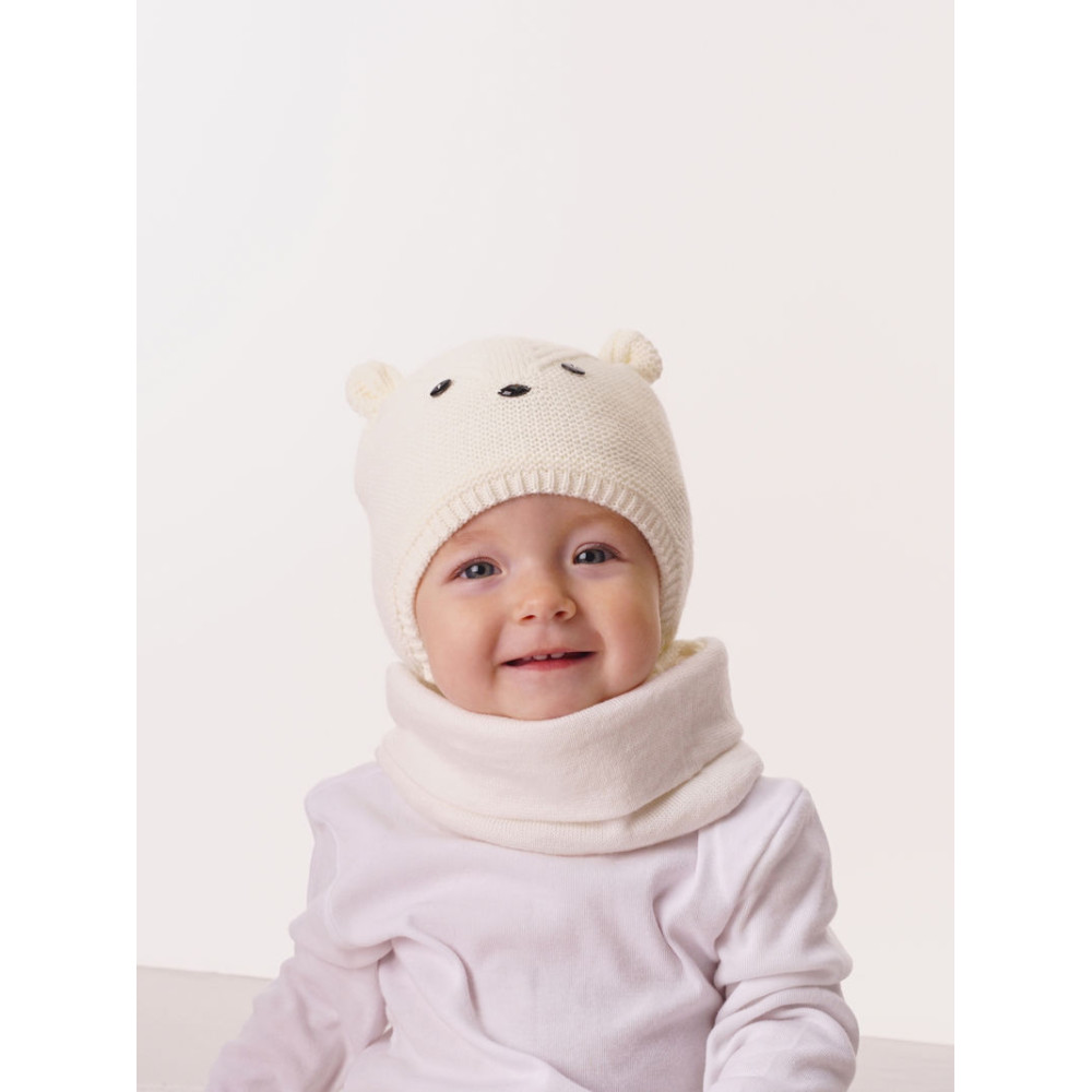 Зимняя вязаная шапка "Барсучок", Белый