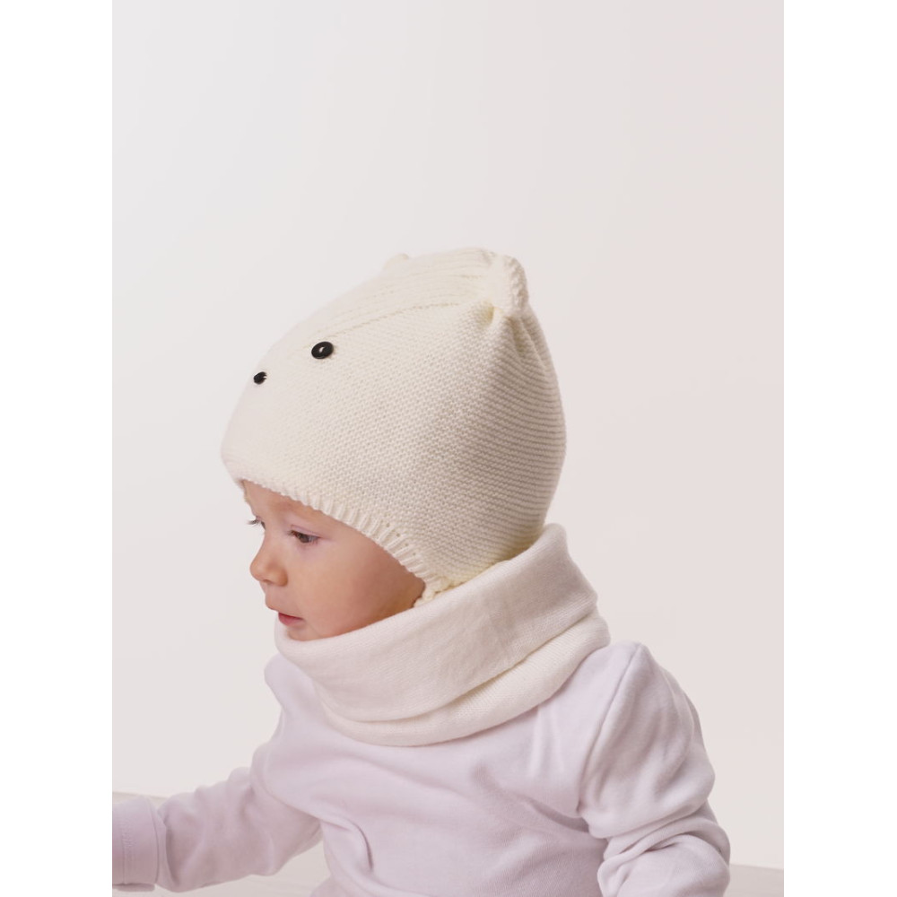 Зимняя вязаная шапка "Барсучок", Белый