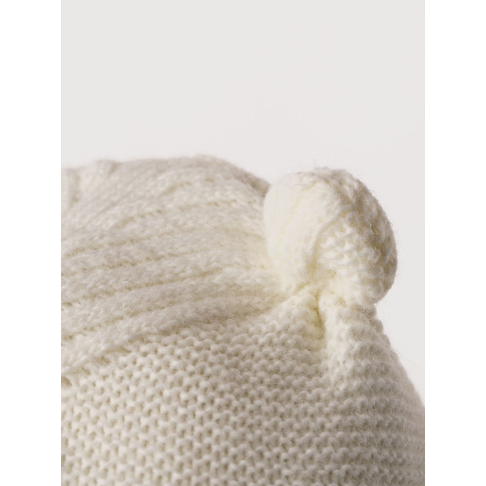 Зимняя вязаная шапка "Барсучок", Белый