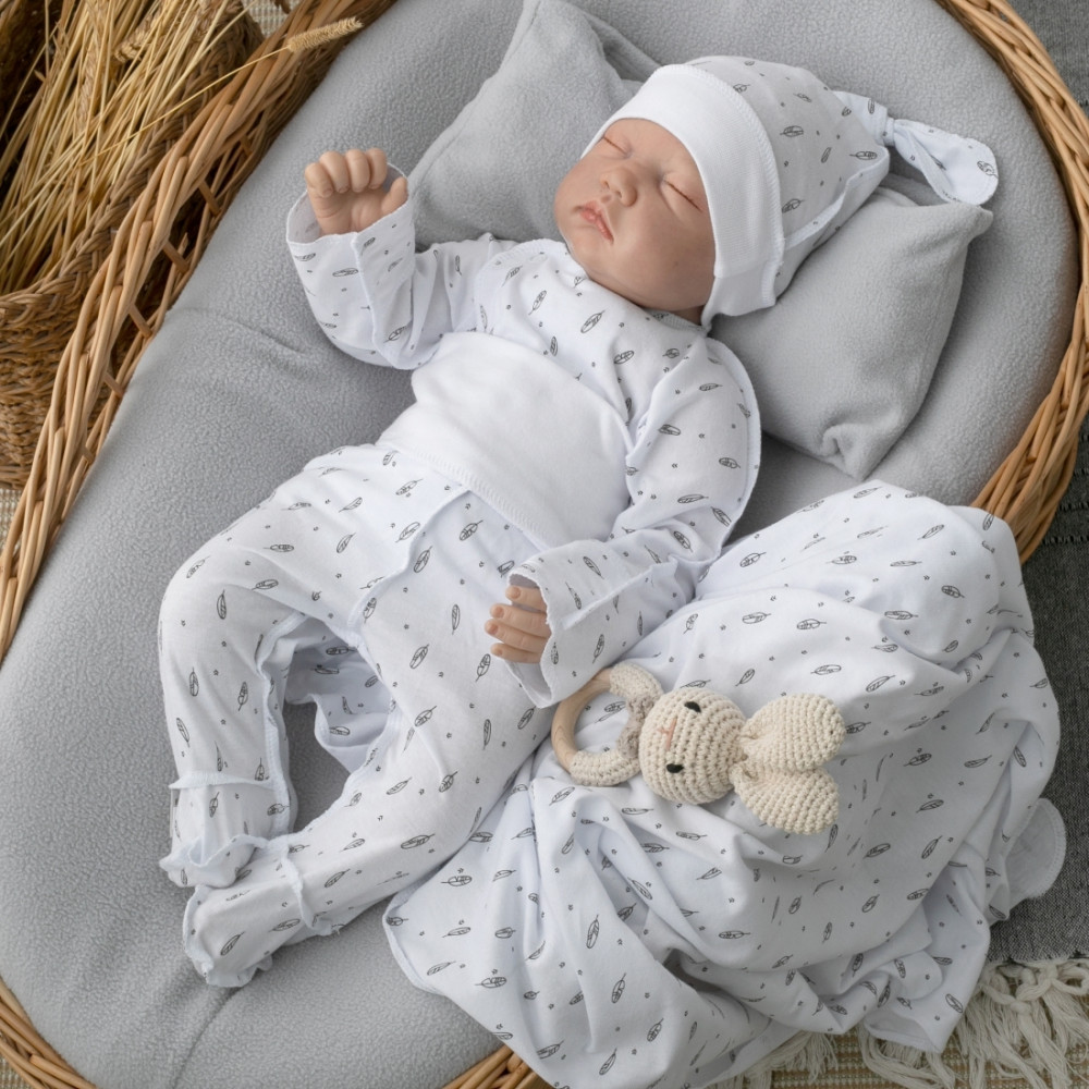 Комплект  на выписку из 7 предметов, Перышки