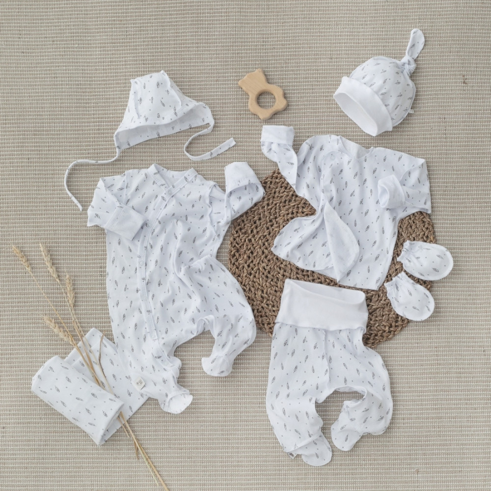 Комплект  на выписку из 7 предметов, Перышки